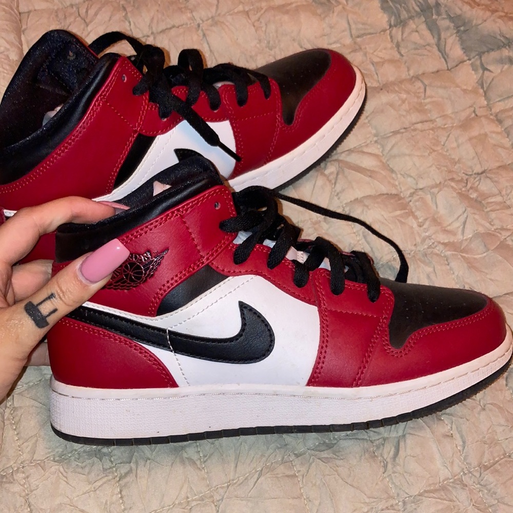 jordan 1 mid